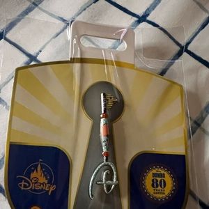 Dumbo key pin
